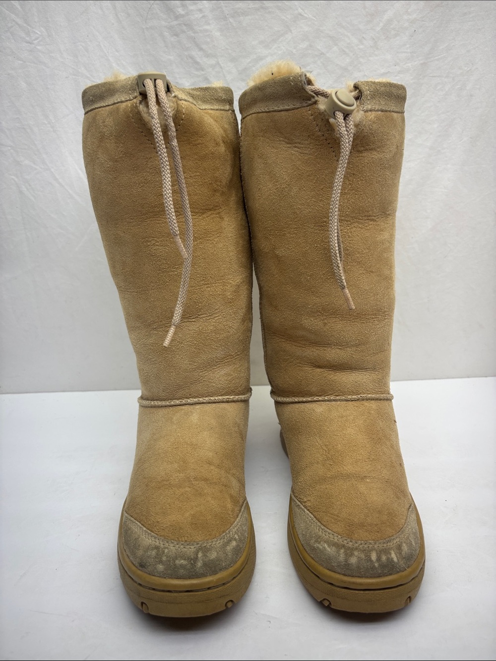 UGG Beige Boots, SZ 6, box 85